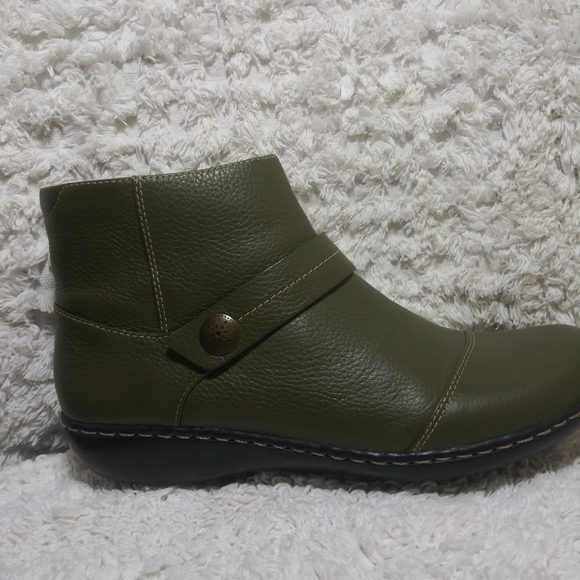 Clark's Collection - Picture 5 of 5